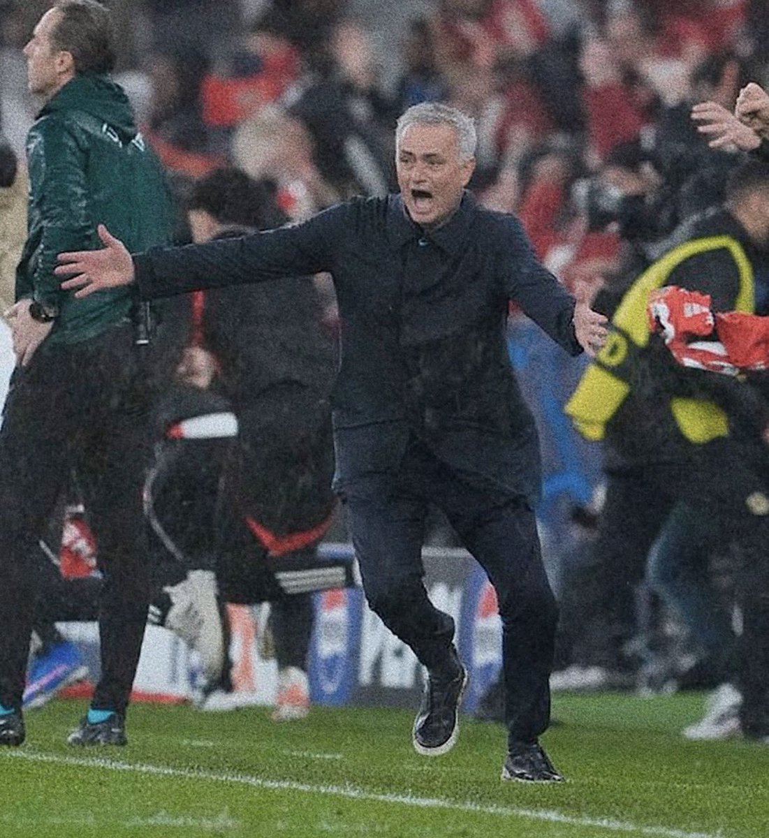 فرحة المدرب الاعظم بالتاريخ 🐐❤️❤️