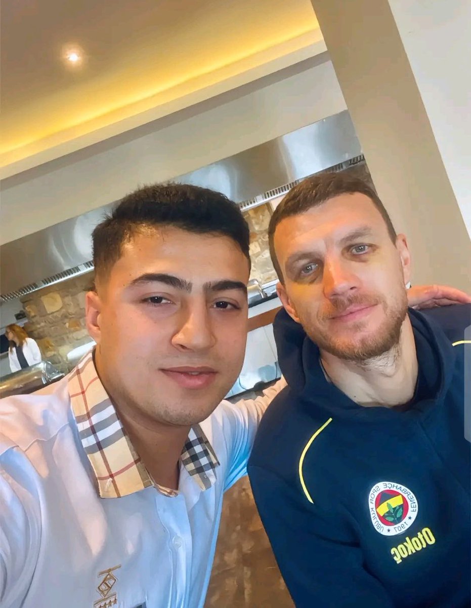 Lavuk cürümeye baslamıs aglıyom