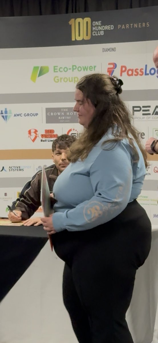 laura met louis & louis met laura tweet media