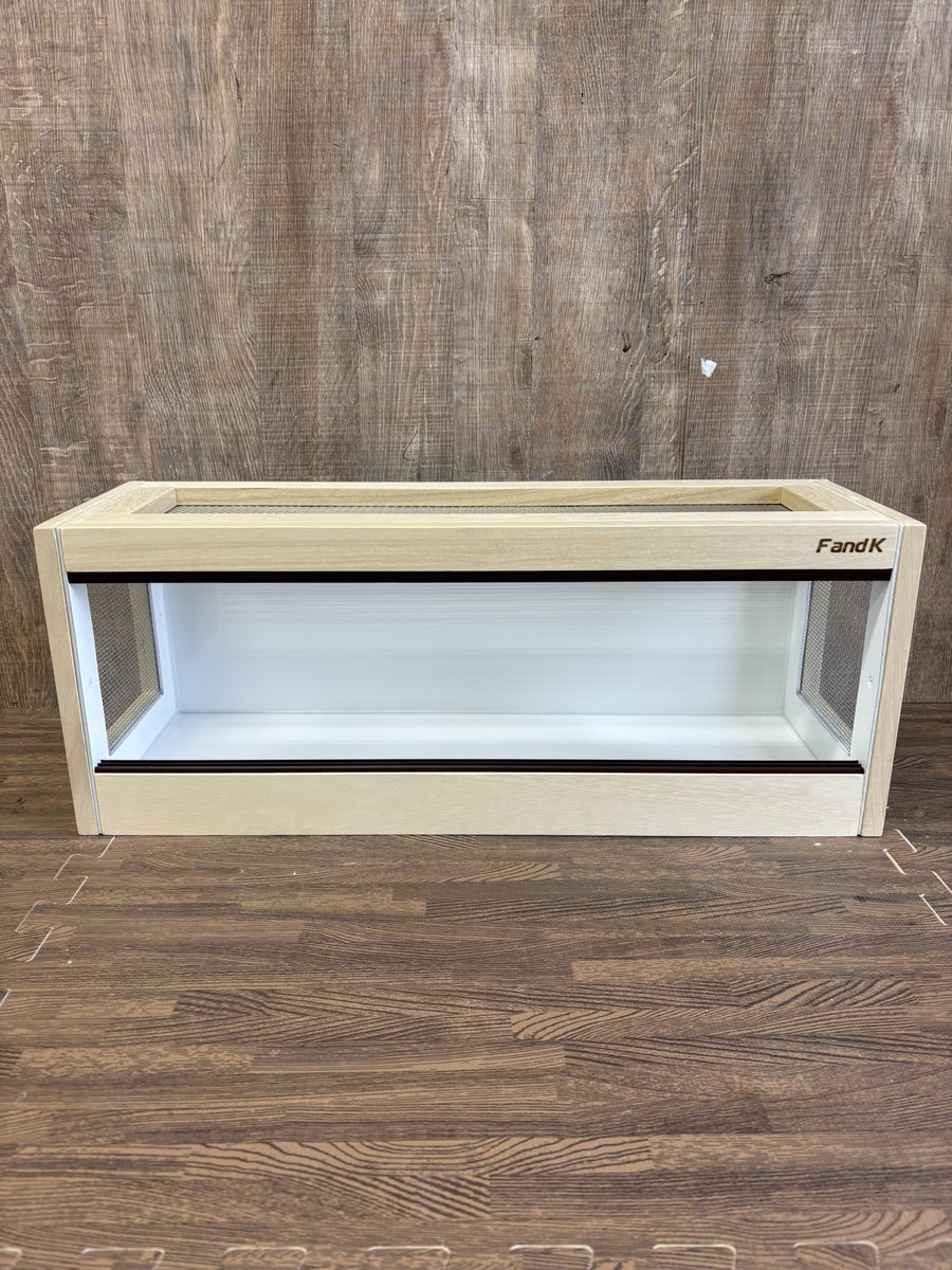 おはようございます！ 小型種用のカメレオン、ヤモリ用でオーダー頂き