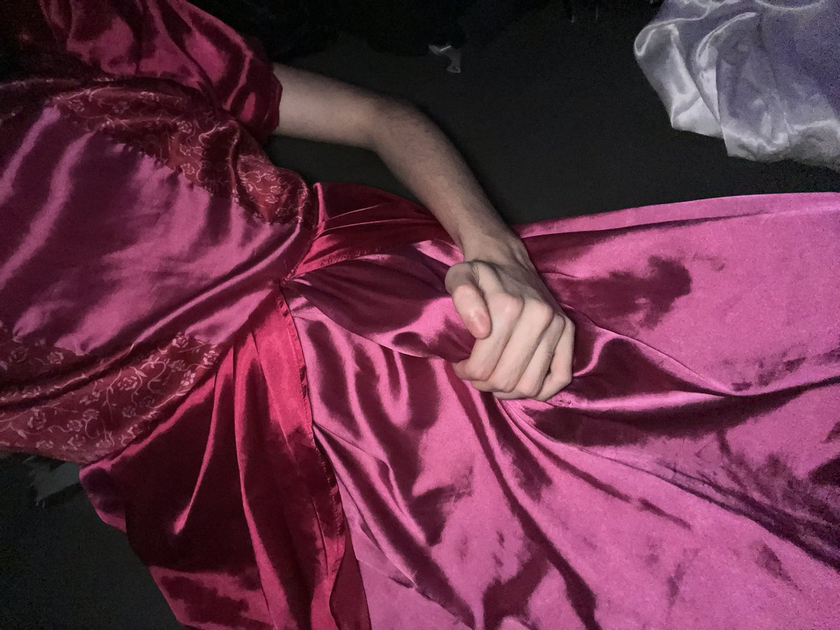 agh i lowkey hate this dress so much now i wanna destroy it grrrrr