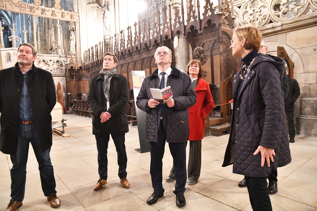 DanielSzarata's tweet photo. Für seinen vielfältigen Einsatz für #Halberstadt möchte ich mich bei @reinerhaseloff recht herzlich bedanken. Ich freue mich sehr auf den nächsten Besuch dieses kulturinteressierten und feinsinnigen Menschen, eines Politikers, der #SachsenAnhalt geprägt hat. https://t.co/39DsLQ5zIW
