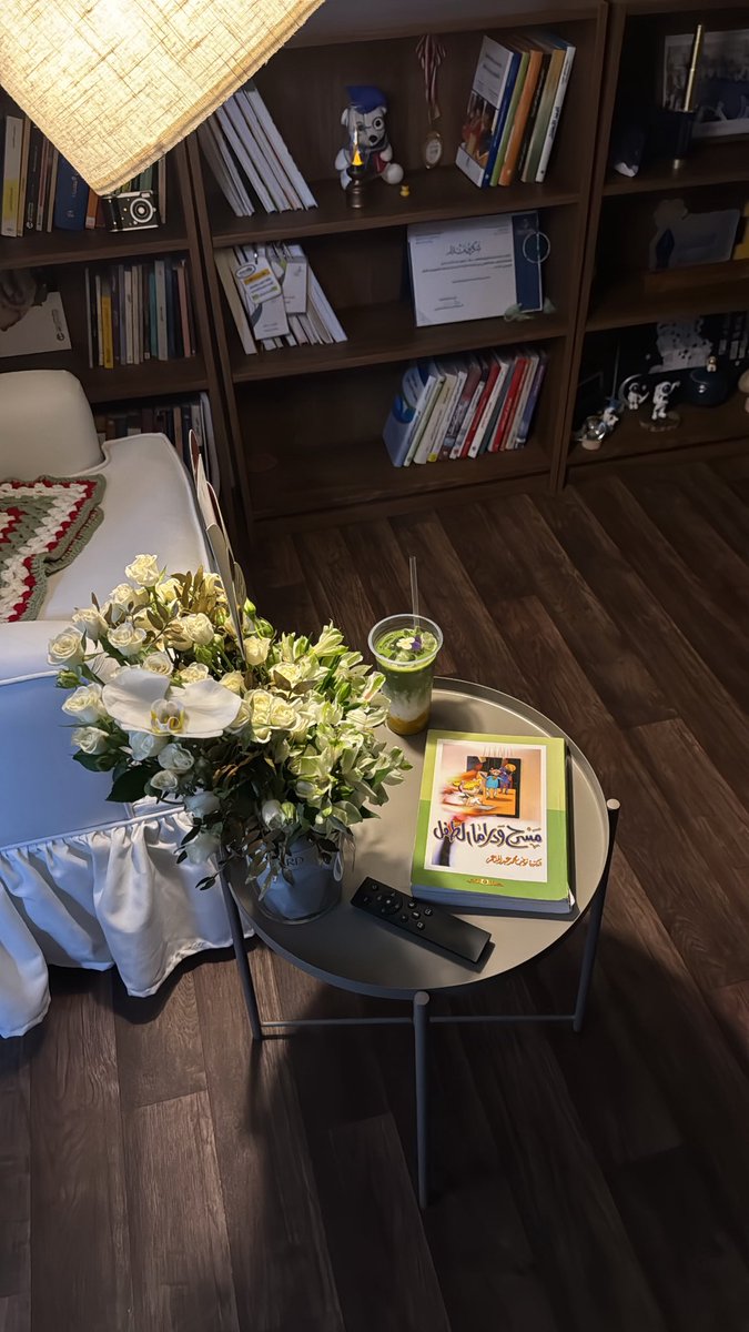 من شِدة إهتمامي وحُبي لمجال مسرح الطفل والدُمى، لازلت أقرأ كتبي في البكالوريوس بكل مُتعة …🎭💡