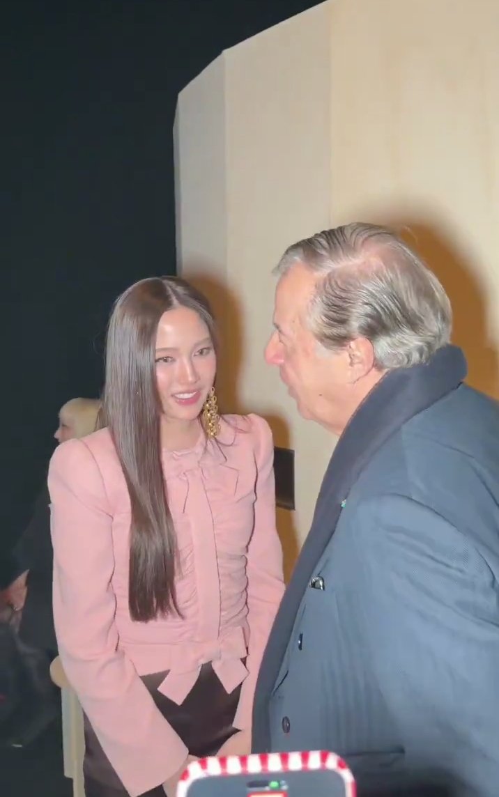 Freen Sarocha with Rachid Mohamed Rachid, Ceo of Mayhoola and Chairman of Valentino. ✨

SAROCHA AT VALENTINO COUTURE 
#MaisonValentinoHC26XFreen
#srchafreen