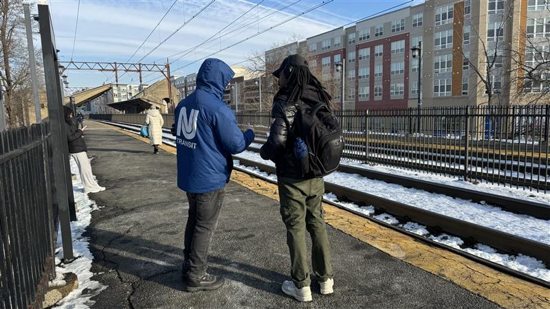 Tomorrow, NJ TRANSIT Customer Experience will be at Ridgewood and South Orange stations from 6 AM to 10 AM, to answer questions about the Portal Bridge Cutover.

The Customer Advocate will also be available at South Orange between 6 AM &amp; 10 AM.

Learn more njtransit.com/portalcutover