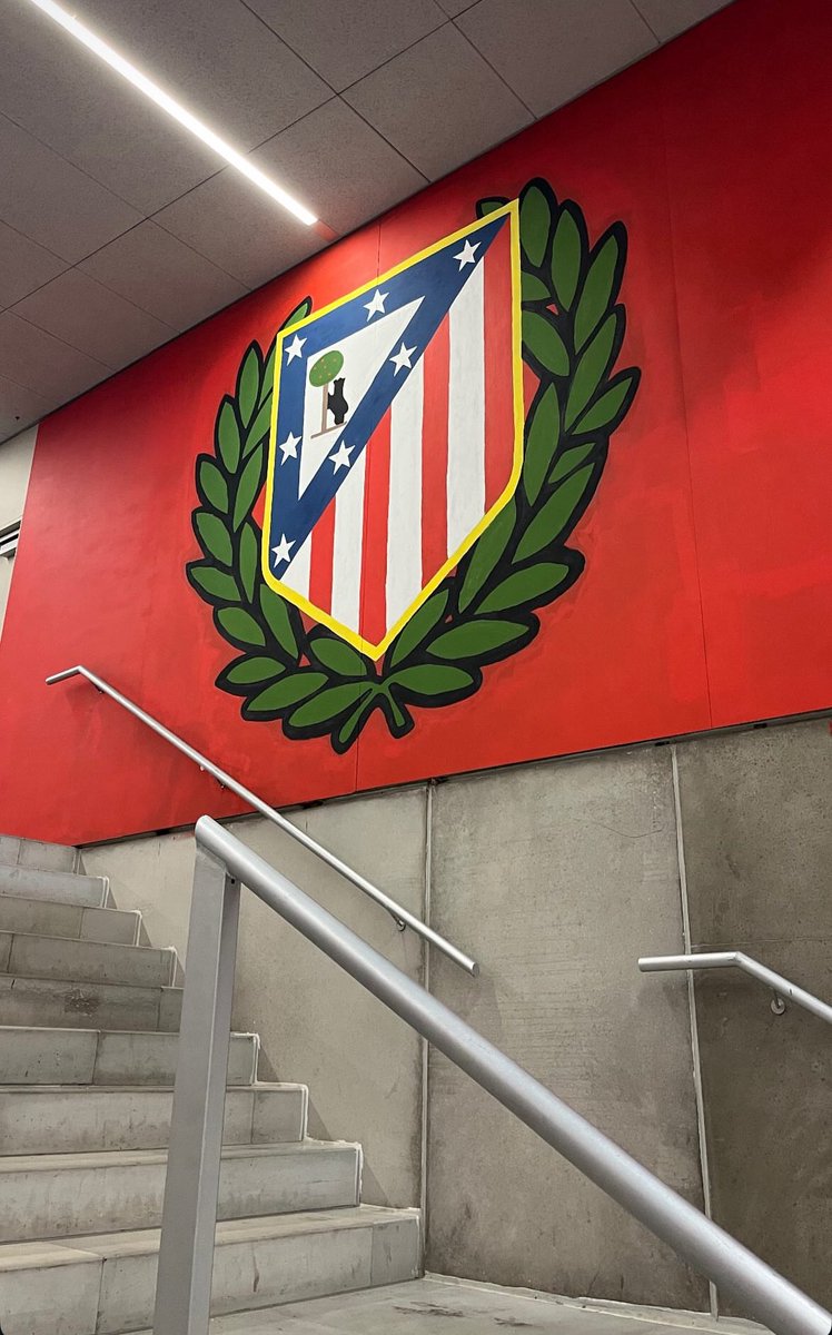 Rodrigoatm_f's tweet image. A este Atleti le sostiene el Frente Atlético y las primeras filas del sector central del fondo sur.
Un equipo acomodado sin ambición, una institución mercenaria, y una grada, incluida la mayoría del fondo sur que va a ver el fútbol y no a aportar a la causa.
Que se lo hagan mirar