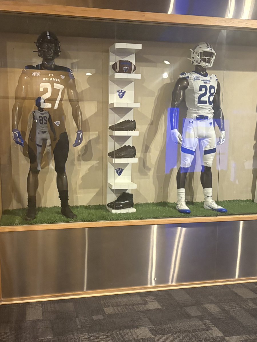 DextavionReese1's tweet image. So Blessed to receive another offer from @GeorgiaStateFB @leakbryant @DellMcGee @BALLERSCHOICE1 @deucerecruiting
@RecruitGeorgia @CoachDDorsey @CoachHeyward @PlayBookAthlete @Jay_shepp229