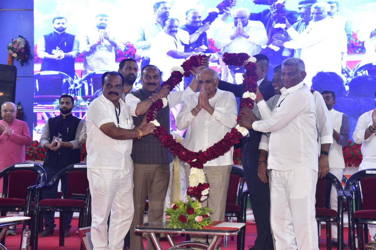 મુખ્યમંત્રીશ્રીએ જૂનાગઢ ખાતેથી રૂ.૨૧૫ કરોડના વિકાસકાર્યોની ૨૬ ભેટ આપી નરસિંહ મહેતા સરોવરના નવીનીકરણ સહિત રૂ.૧૪૩.૬૭ કરોડના ૧૮ કામોનું લોકાર્પણ અને ૭૧.૯૮ કરોડના ખર્ચે નિર્મિત થનાર ૮ કામોનું ખાતમુહૂર્ત કર્યું
<a href="/CMOGuj/">CMO Gujarat</a> 
<a href="/drpradyumanvaja/">Dr Pradyuman Vaja</a> 
<a href="/InfoGujarat/">Gujarat Information</a> <a href="/collectorjunag/">Collector Junagadh</a>