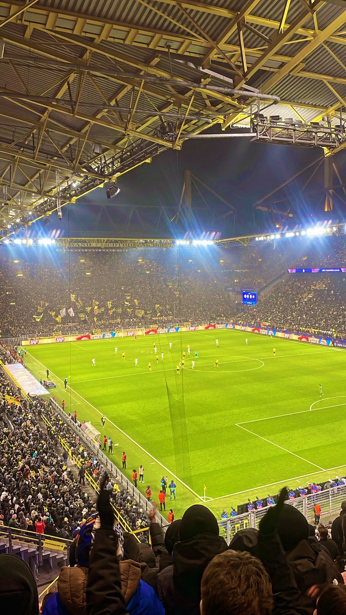 pallina_22's tweet photo. Non viviamo di trofei
Ma di emozioni forti
Dale inter 🖤💙
#UCL #BvbInter https://t.co/lxuKuTtkqF
