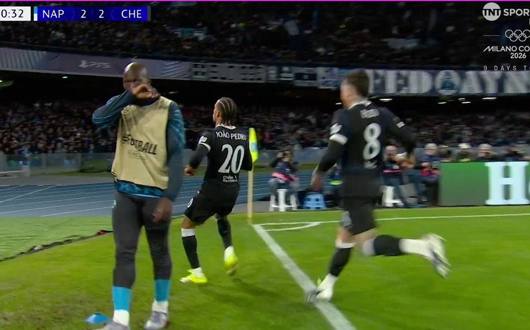 CarefreeLewisG's tweet image. Hang it in the Louvre