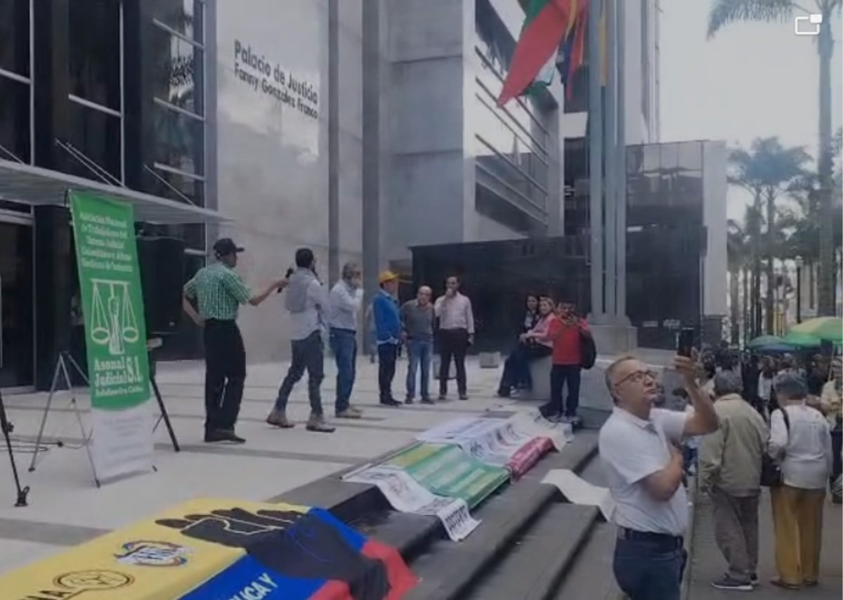 En todo el país se sintió la voz en defensa del aumento del salario mínimo. Los trabajadores merecen mejores condiciones, lo que mejorará, también, la economía. 

Firmes en defensa de los derechos de los trabajadores.