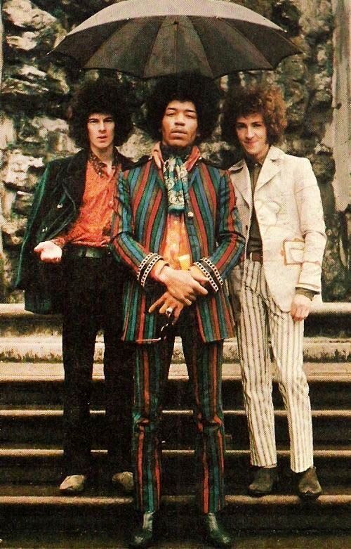 crockpics's tweet photo. The Jimi Hendrix Experience in London, January, 1968. Photo by Chris Walter https://t.co/7hZOlRzJl1