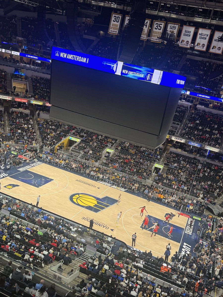 IndyConner's tweet image. Jumbotron turns off and the game is tied.  What’s going on @GainbridgeFH @Pacers  #pacers