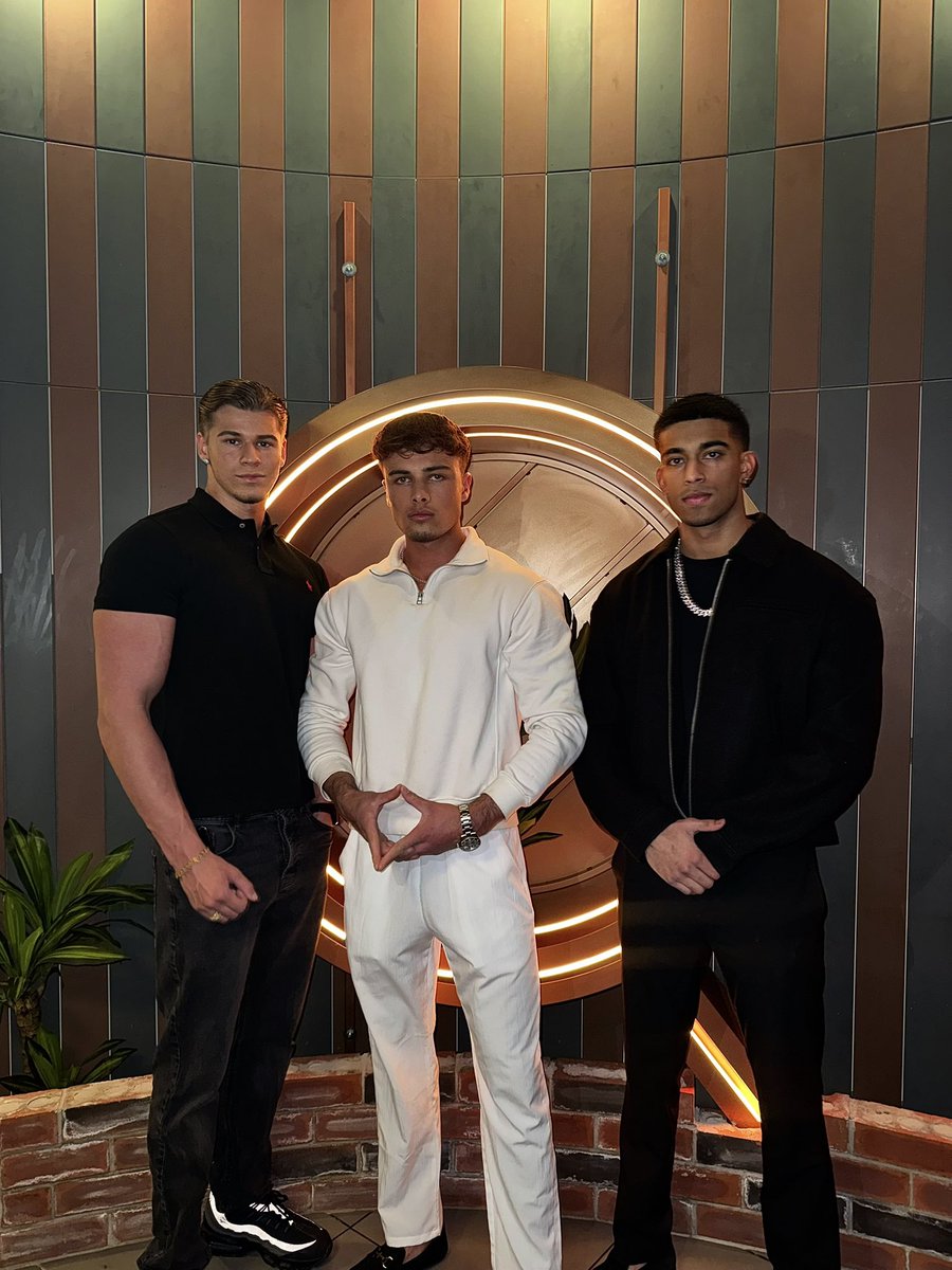 You worship all of us @MasterHritik0 <a href="/MasterConnorv2/">Master Connor</a> ! 

We take what’s yours &amp; you obey. 
You make you’re self useful by saying “sent sir”

That’s all we wanna hear from you f9s!

Solo, duo or trio meets get in DM’s &amp; don’t f*cking miss out 😈