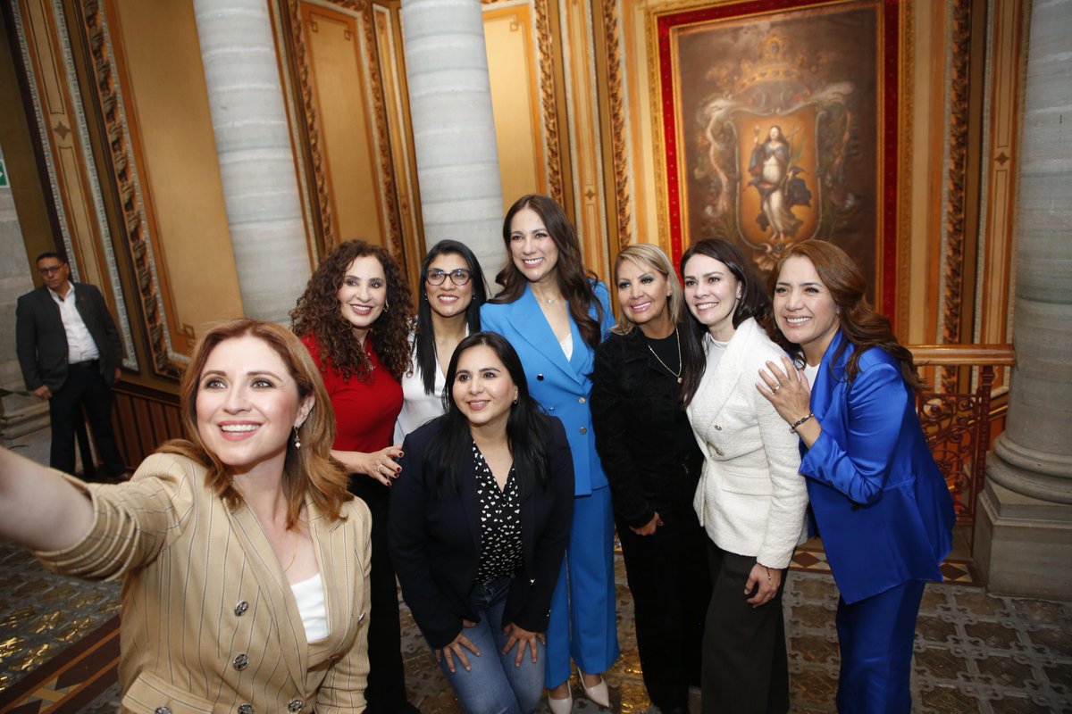 LibiaDennise's tweet image. .@AccionNacional tiene a mujeres y hombres preparados y con carácter, que saben representar con responsabilidad a México y a Guanajuato. 💙

Por eso fue un gusto recibir en nuestro estado a las y los @SenadoresdelPAN, para dialogar, sumar ideas y seguir fortaleciendo una agenda…