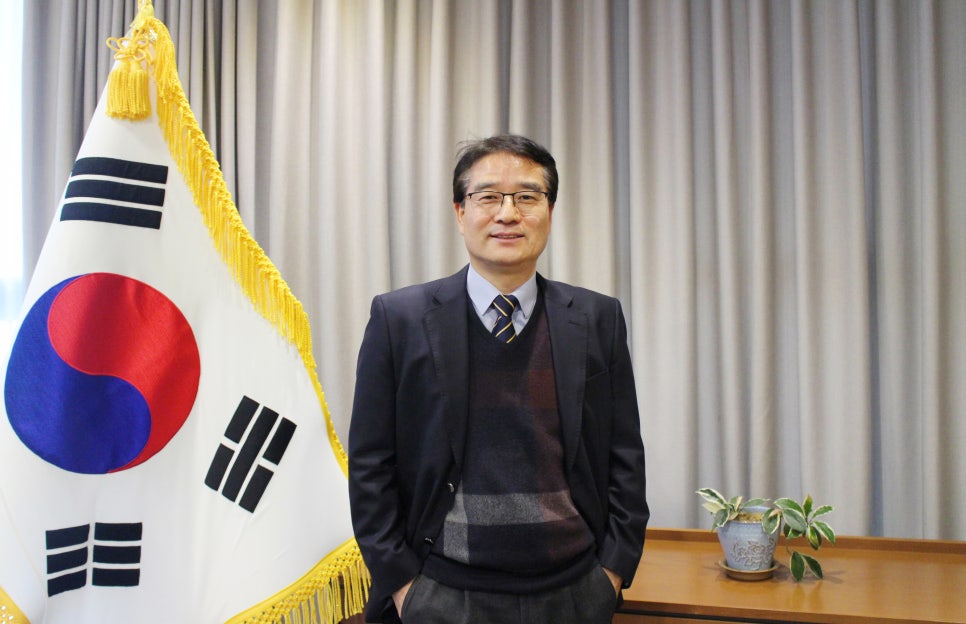 🤖AI와 핵융합의 조우,
2030년 ‘K-에너지 패권’의 문을 열다!

☀️한국 핵융합 연구 현실과 비전에 대해
오영국 원장님과 인터뷰를 통해 소개합니다.

✔️ blog.naver.com/nfripr/2241615…

#한국형혁신행융합로 #오영국원장
#AI #핵융합 #한국핵융합에너지연구원
#K에너지 #KSTAR #KFE