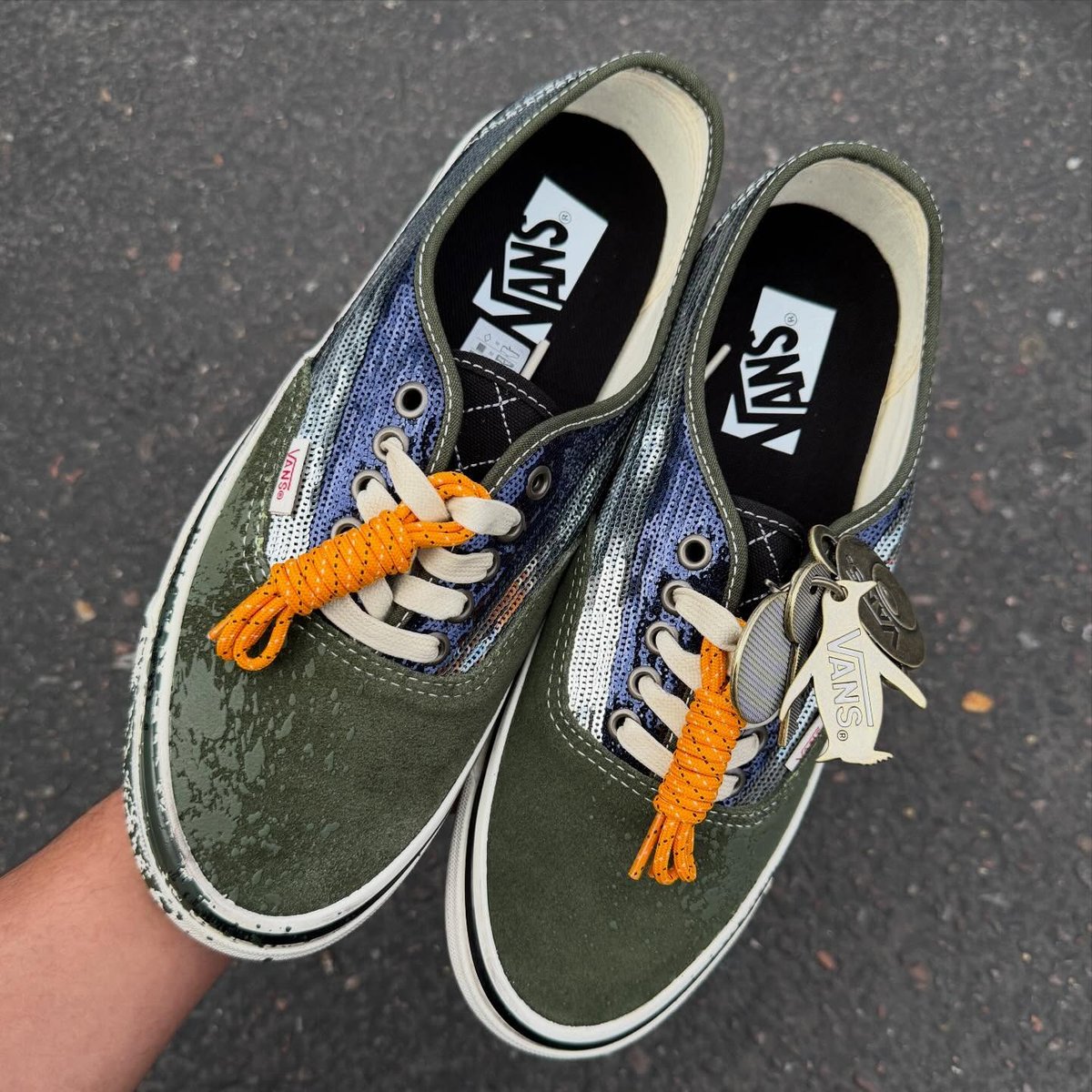 The complete Vans Charms pack also includes two Old Skool 