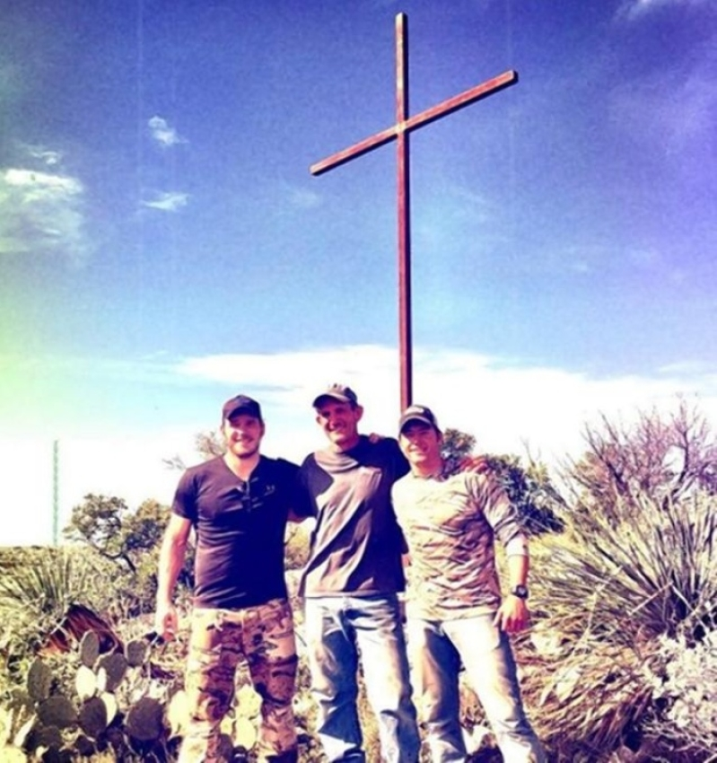 trad_west_'s tweet photo. Chris Pratt placed a huge Cross on his land to celebrate the ressurection of Our Lord (Easter)

When Chris Pratt bought his farm, he went to the top of the highest hill on his property and carried a massive wooden cross up there on his back. He planted it overlooking his house.

"It’s just a reminder that everything I have... the movies, the money, the farm... it can all be taken away. But that Cross isn't going anywhere."

In an industry of vanity, he physically planted a monument to Humility in his own backyard.
