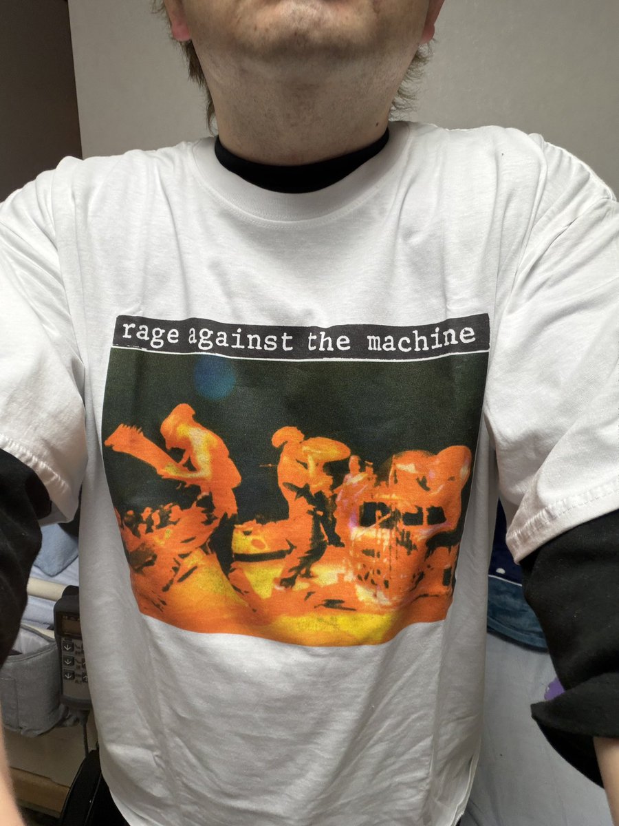 grtetsu's tweet image. おはようございます😃

今日はrage against the machineのTシャツ来てリハビリ行ってきます🤘🤘🤘

今朝は目覚めが良かったので頑張ります❗️