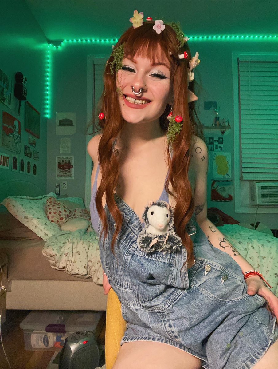 fungalfat's tweet photo. watch a crick call lightning! 🍄⚡️ it’s naddpod’s fungal queen moonshine cybin #naddpod #notanotherdndpodcast https://t.co/bso3HNH84W