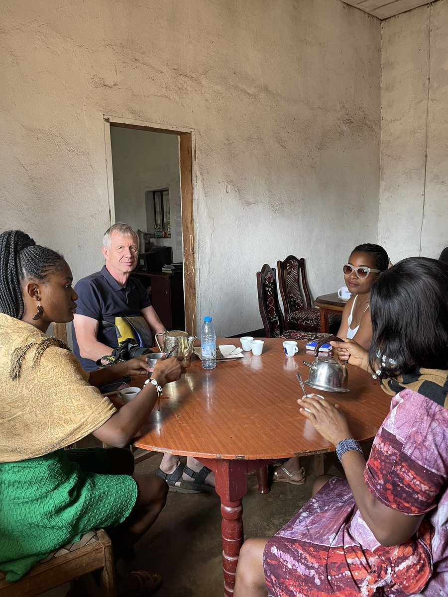 Agrotourisme, au pied des mont Bamboutos  

Visite des plantations de The de Djuttitsa de la pépinière à la tasse , ouest Cameroun .

Pour un devis sur mesure :

+237 696 80 49 25 
contact@tourismo-cameroun.com