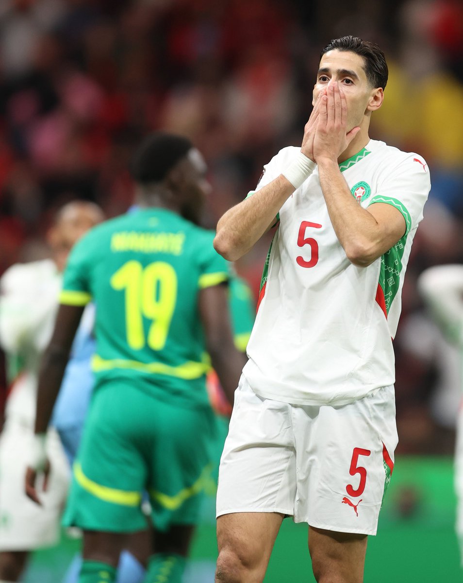 ActuFoot_'s tweet image. Les scénarios vécus par Nayef Aguerd 🇲🇦 𝗘𝗡 𝗠𝗘̂𝗠𝗘 𝗣𝗔𝗦 𝟮 𝗦𝗘𝗠𝗔𝗜𝗡𝗘𝗦… 😱

C’est terrible… IL VA FALLOIR ÊTRE FORT 💪