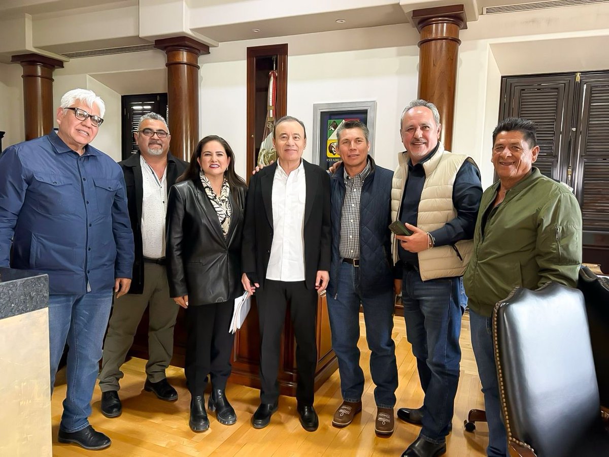 AlfonsoDurazo's tweet photo. Hoy recibimos al Comisionado de Pesca, Rigoberto Salgado, junto con el sector pesquero del Golfo de Santa Clara. 

Reafirmamos el compromiso de mantener un diálogo abierto y un trabajo coordinado que fortalezca al sector y brinde mejores condiciones a las familias que viven de la pesca.