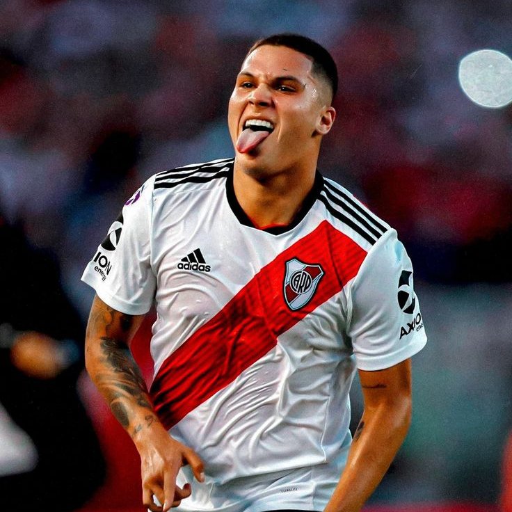 ¿Quien es Juanfer Quintero?

En geografía, mi mundo.
En historia, mi rey.
En matemática, mi solución.
En biología, mi medicina.
En mitología, mi dios.
En astronomía, mi universo.
Para el ciego, es la luz.
Para el hambriento, es el pan.
Para mi, es mi todo.