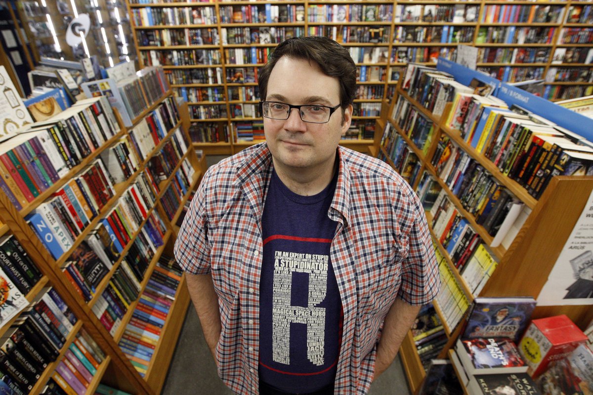 pubity's tweet image. Apple TV has picked up prolific writer Brandon Sanderson’s Cosmere universe, with Mistborn set for a film adaptation