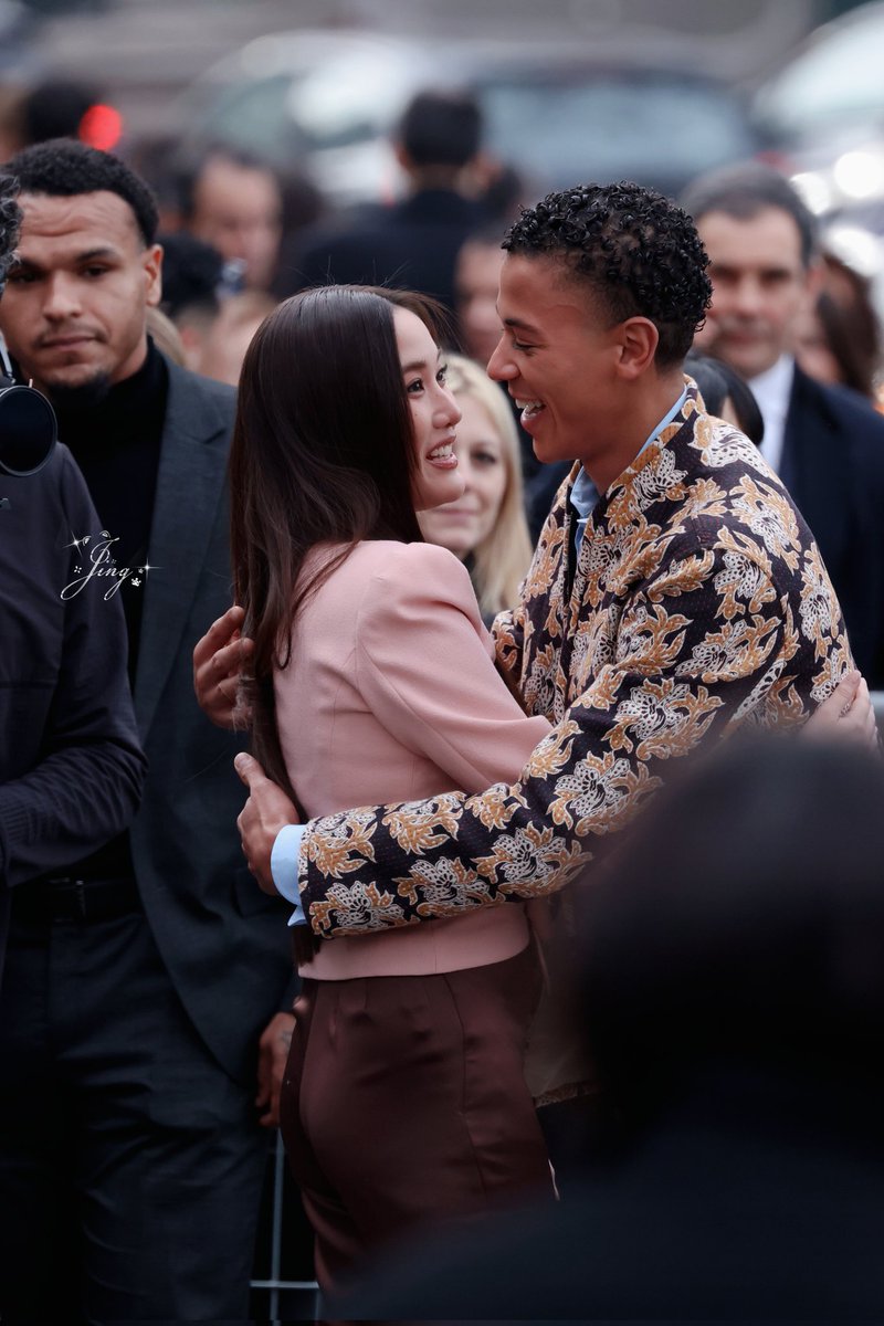 (◦˙▽˙◦)

SAROCHA FLY TO COUTURE 2026
#ValentinoHC2026xFreen
#srchafreen