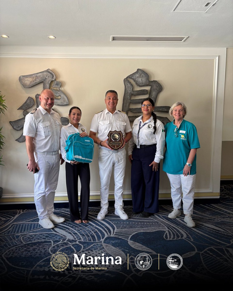 PuertoAca's tweet photo. 🚢🌊 El día de hoy se realizó la Entrega de la Métopa al crucero MS AMADEA por su primer arribo al Puerto de Acapulco, fortaleciendo lazos institucionales y reafirmando el compromiso con una operación segura y el turismo marítimo. #ASIPONAAcapulco #MSAmadea #PuertoDeAcapulco https://t.co/TYaIip3zcA