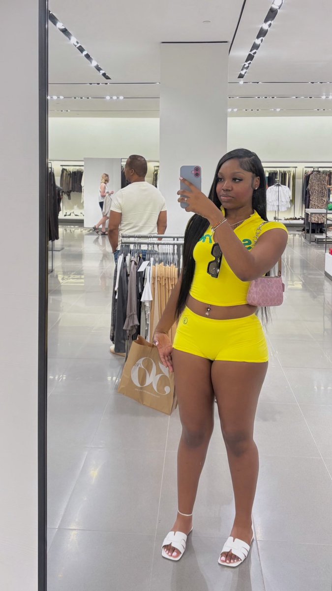 trybuggy_'s tweet image. Check it out. 👸🏽💛