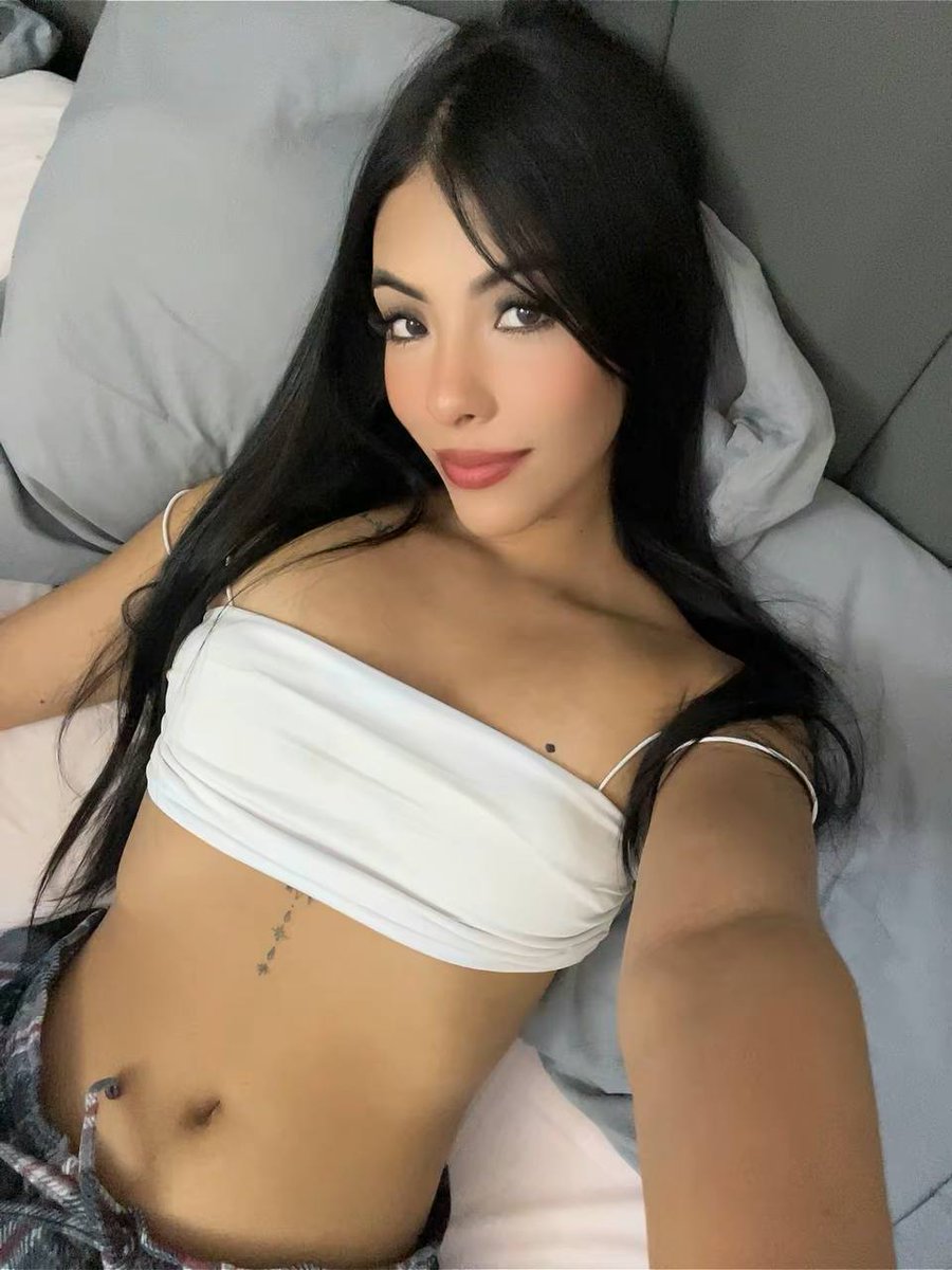 oladele75342's tweet image. Wait for me till i cum