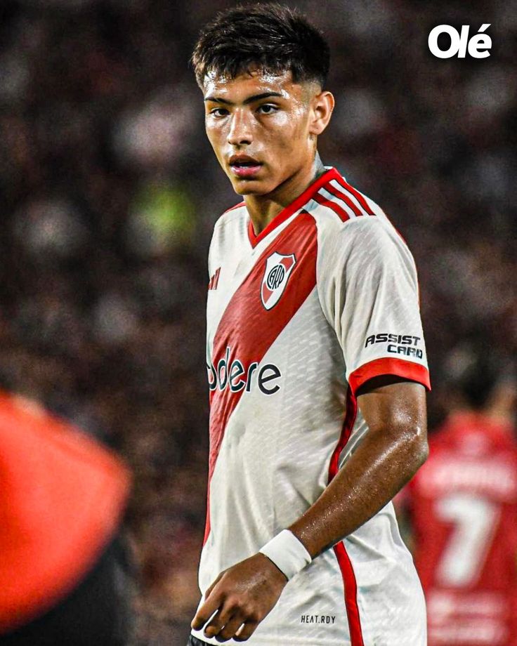rubertinho9's tweet photo. Muchas imprecisiones a la hora de definir, river necesita un 9, necesita un goleador nato, necesita a Agustín Ruberto https://t.co/wkTgQbUyIV