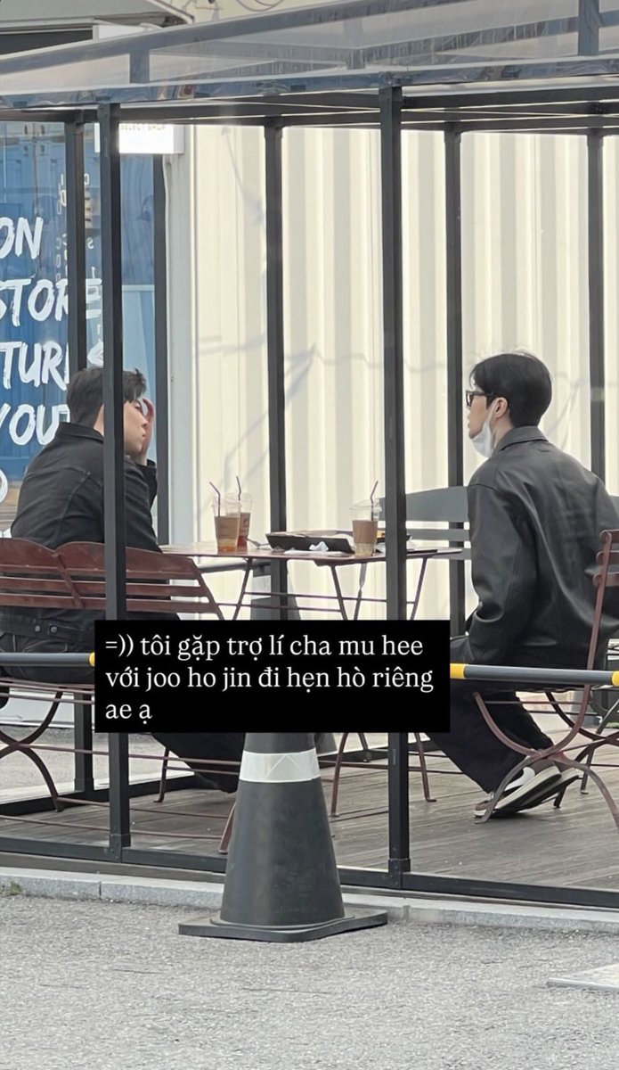 caption : “I met Cha Muhee’s assistant and Joo Hojin going on a private date, haha.” 😉

#CanThisLoveBeTranslated #KimSeonHo #김선호