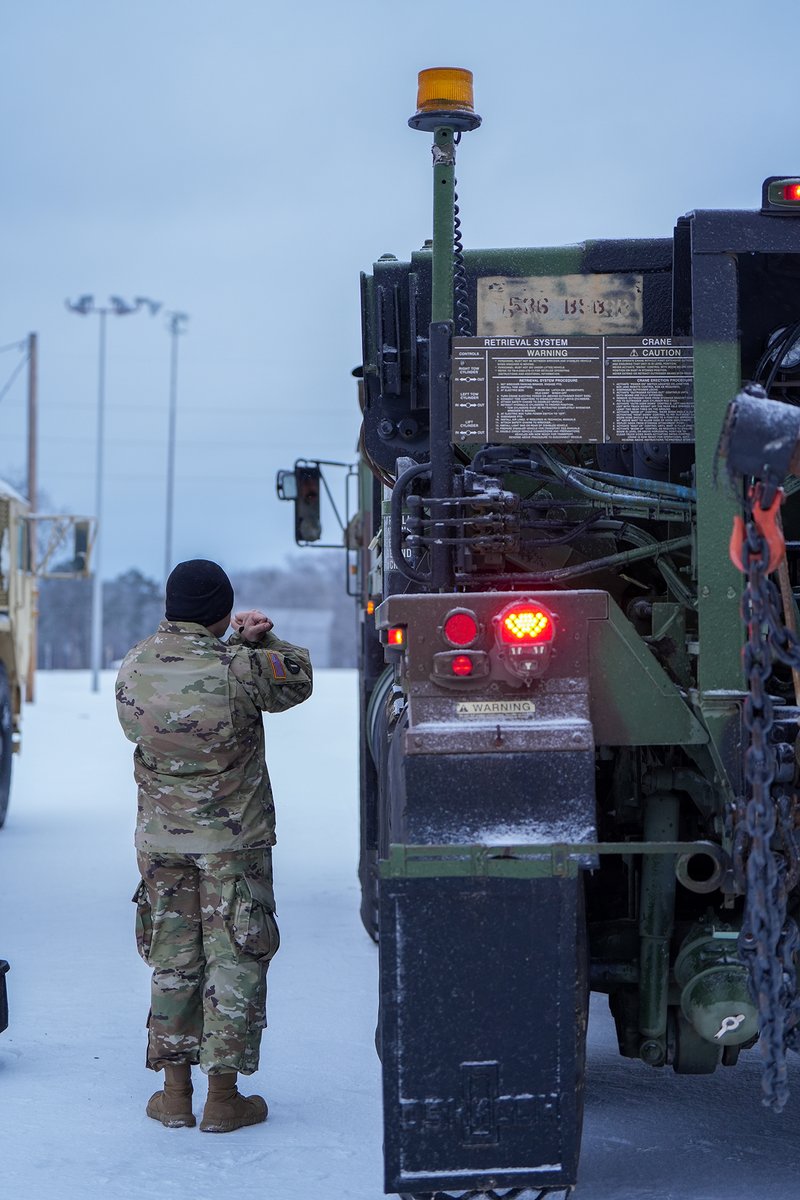 TXMilitary's tweet image. Texas National Guard soldiers perform preventative maintenance checks and services in Mt. Pleasant, Texas during and after missions to ensure rapid response in support of Winter Storm Fern. 
#AlwaysReadyAlwaysThere #WinterStormFern #TexasStrong #TexansServingTexas