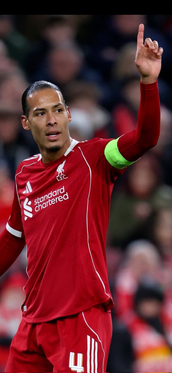 YazzLFC's tweet image. Age 34 

Van Dijk : Becomes the first CB in history to record 3 assists in a  Champions League game 

Rio Ferdinand : Signs for Q.P.R 😆