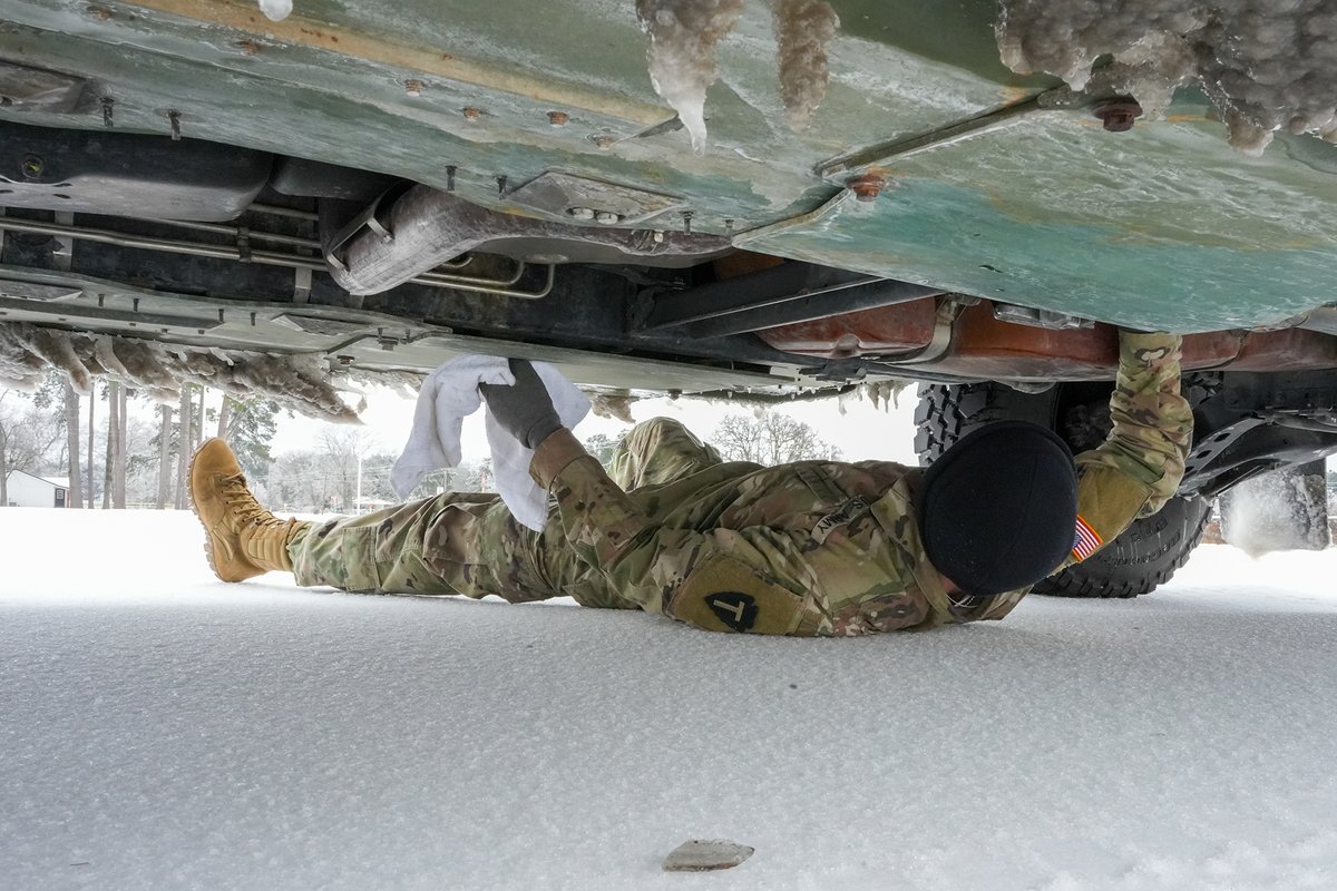 TXMilitary's tweet image. Texas National Guard soldiers perform preventative maintenance checks and services in Mt. Pleasant, Texas during and after missions to ensure rapid response in support of Winter Storm Fern. 
#AlwaysReadyAlwaysThere #WinterStormFern #TexasStrong #TexansServingTexas