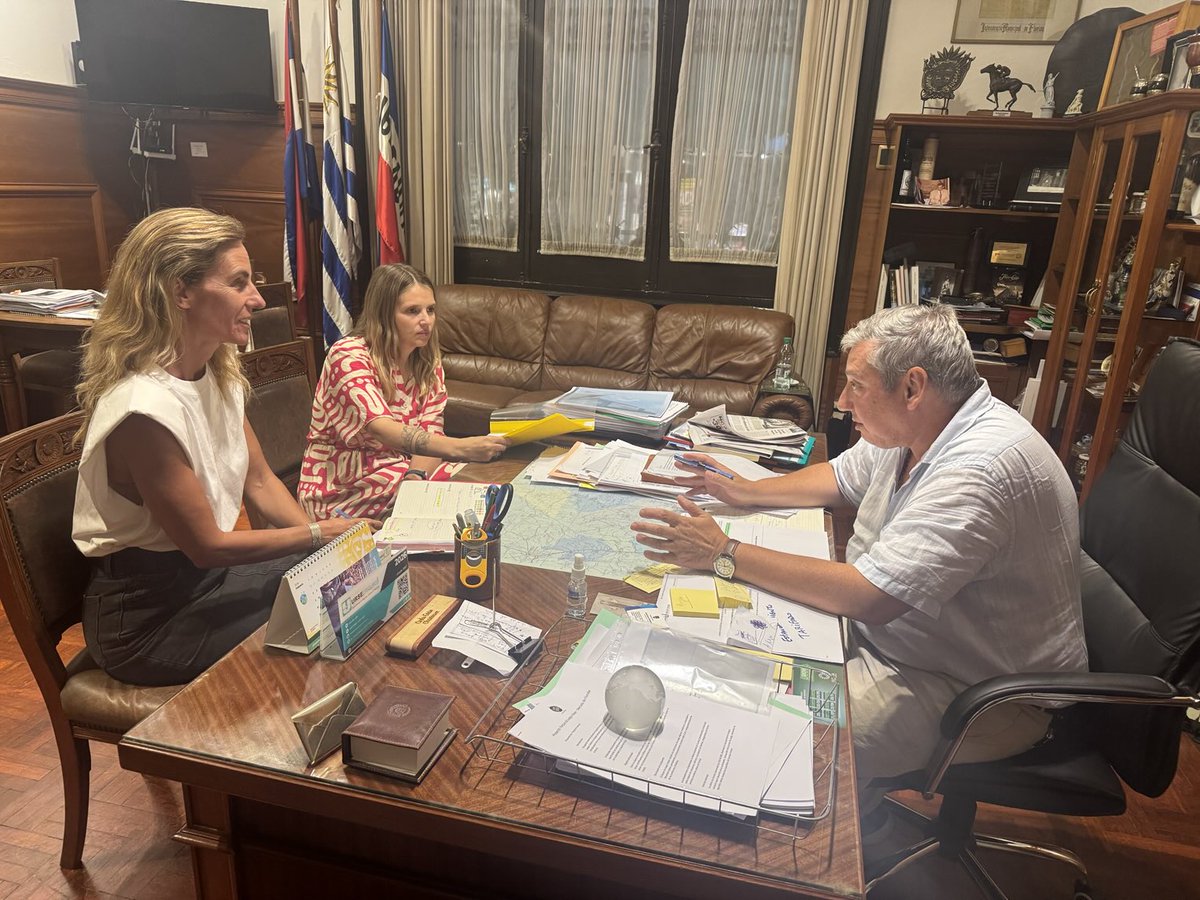 Promediando la jornada con el equipo de Cultura en los últimos detalles de la  programación del Carnaval! ⁦<a href="/adeladubra/">Adela Dubra</a>⁩ ⁦<a href="/lorenamondego/">lorena mondego</a>⁩ ⁦<a href="/FloridaIDF/">Intendencia de Florida</a>⁩