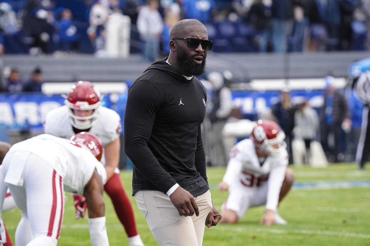 OUInsider's tweet image. #Sooners starting the offseason, but is there any validity to some coaching noise and another P4 program coming after an #OU coach?

Latest on OUInsider VIP as we deep-dive into the evolving situation so far...

via @Bdrumm_Rivals &amp;amp; @ParkerThune ⤵️

🔗: on3.com/boards/threads…