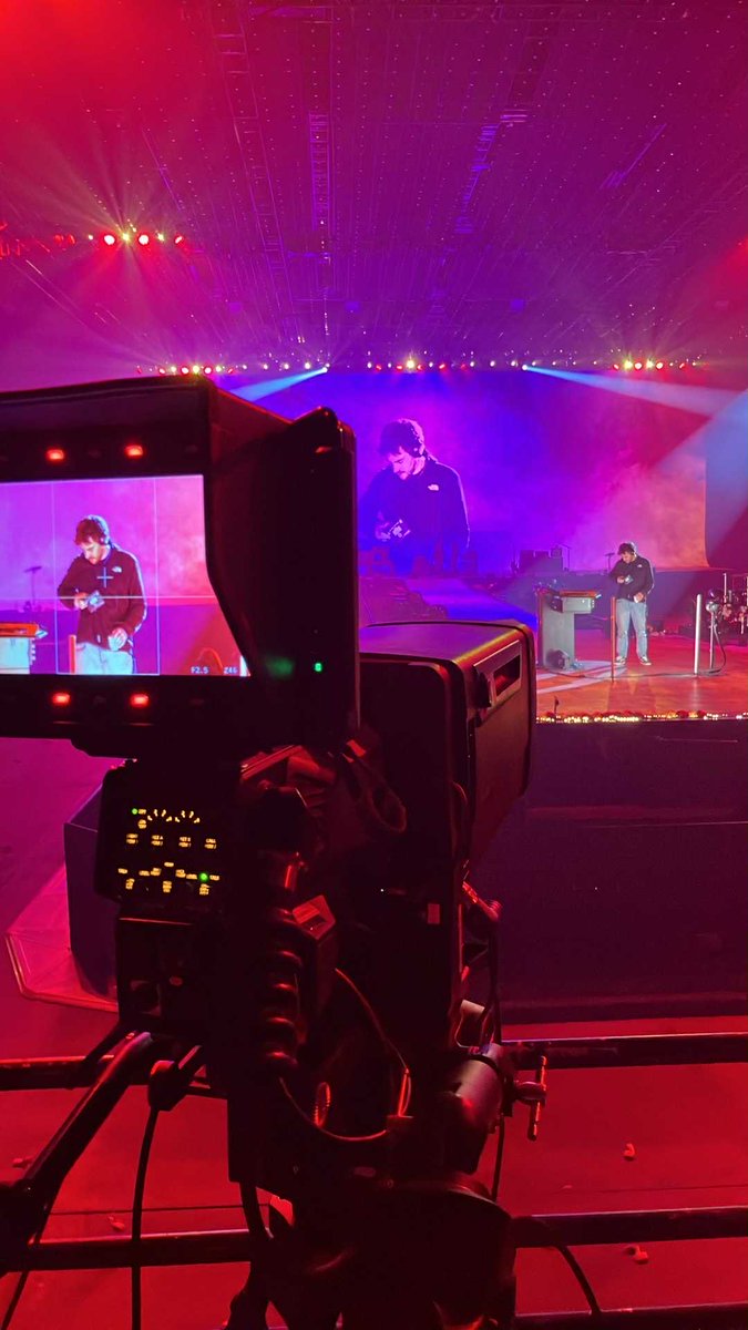 Final leg of the tour 
16 gigs left 
Gonna miss this team and this show