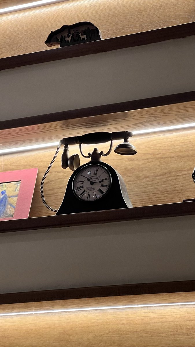 ماراح من دنيا الفنا بألف طقاق
العمر سلفة والأوادم طراقي