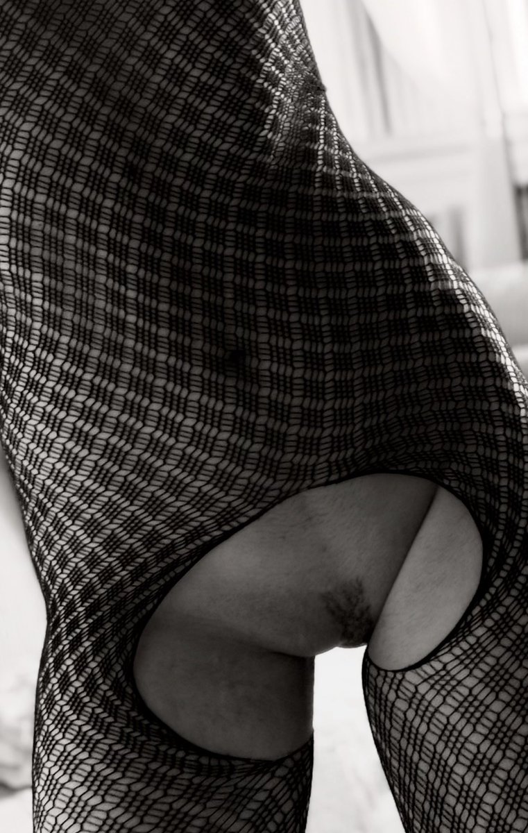 PrincessLily33_'s tweet photo. Présentation : Lily, maîtresse trav.

Tu me veux ? Tu raques
Me parler ? Tu raques
Me baiser ? Tu raques
Une photo privée ? Tu raques

Crachat, insulte, pied, fist, gode extrême ? Ouverte à tout mais tu raques

#moneyslave #sugardaddy #sugarbaby #paypal #trav #soumis #domi #slave https://t.co/hbsbB7kjvT