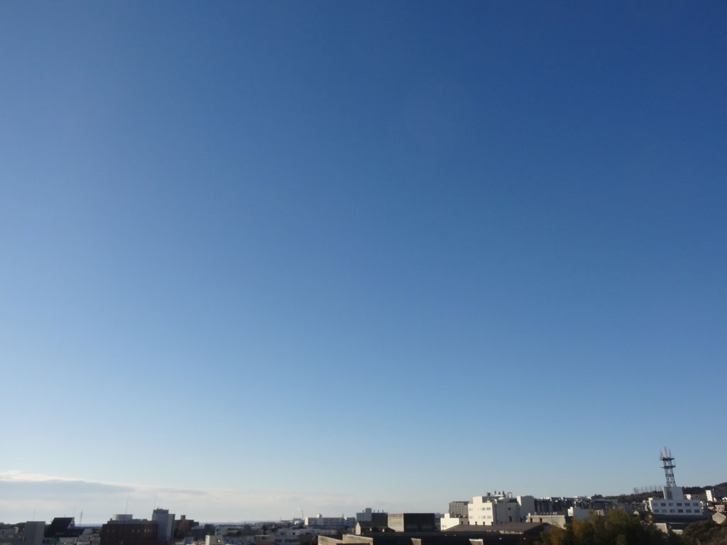 【2026年01月29日09時の空】日立市役所は、快晴です。今日の日立市は、晴れますが、午後は雲が広がる時がある見込みです。一時的に雪か雨が降る可能性も少しあります（市役所での最高気温９℃）。明日は、晴れ時々曇りの予想です(最低気温マイナス２℃、最高気温７℃）。#日立市天気