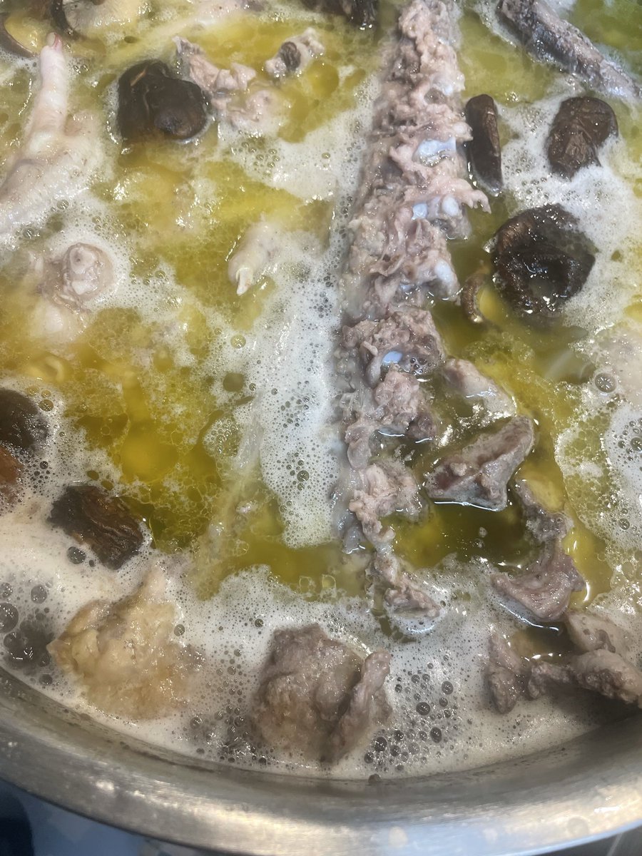 おはようございます！
本日のラーメンは
『地鶏と蛤の貝塩』
『鶏白湯　貝塩』
『限定麺　鶏メヂカ』
の３種となっております

鶏は飛騨地鶏、名古屋錦爽鶏
鶏白湯の仕上がり良く、是非この機会にお試しください