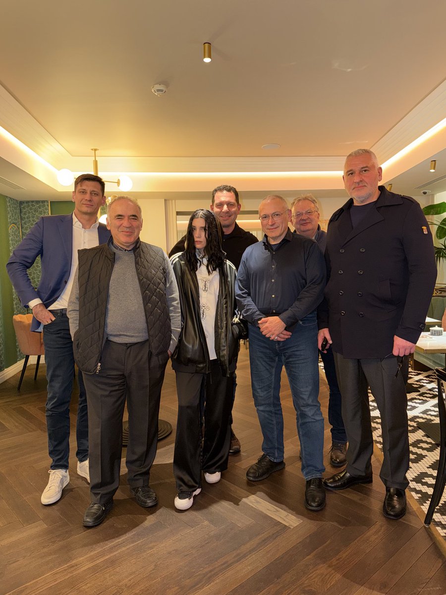 nadyariot's tweet image. если мне хочется, сбудется