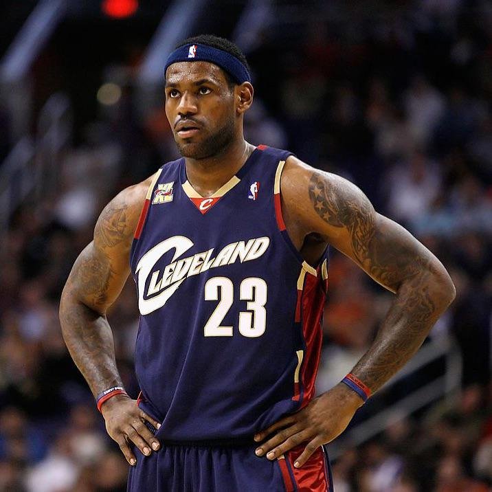 Shane00's tweet image. LeBron has been in the league so long he is playing against a Cavs team that is wearing a throw back unifrom that he himself originally debuted