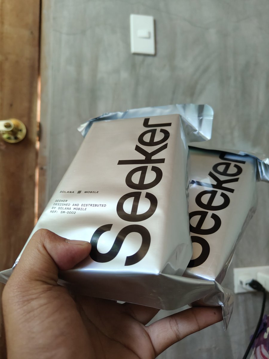 sichyyy2's tweet photo. Just got my @solanamobile where's my $skr token ser 🙂 https://t.co/VQqzsR2nYn