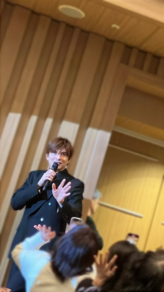 marie_chip's tweet photo. 10年前のバースデーイベントと
同じ場所。なんてエモい。
オリジナル曲たくさん歌ってくれて
多分お喋りはめちゃくちゃセーブしてたw
各ショー間短かったし☺️
今回通路側で
撮影タイムやった!って思ったけど
携帯が古いのもあってへたくそすぎた
#城田優生誕祭
#Chapter40
#城田優
あげ忘れ供養w https://t.co/NxFai5HAgY