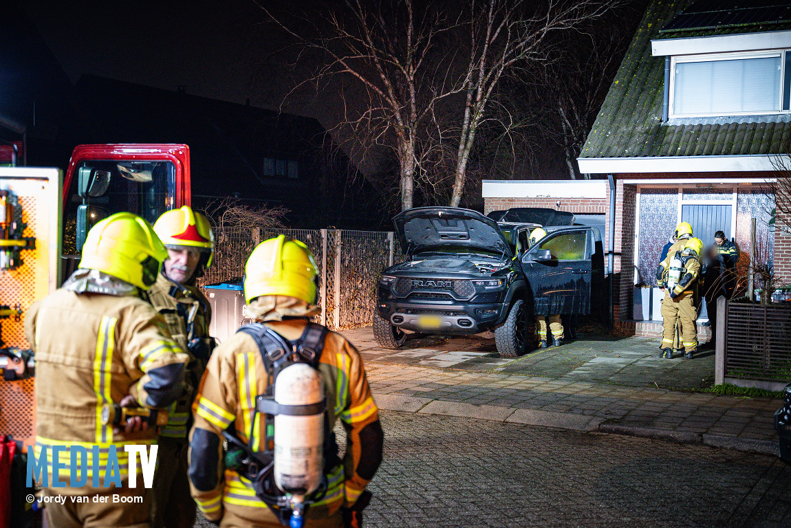 Voertuigbrand op oprit in Zwartewaal